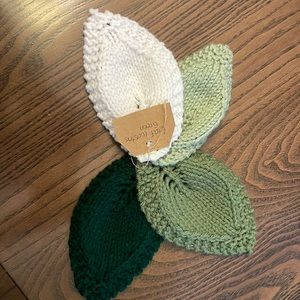 Knitted leaf coasters
